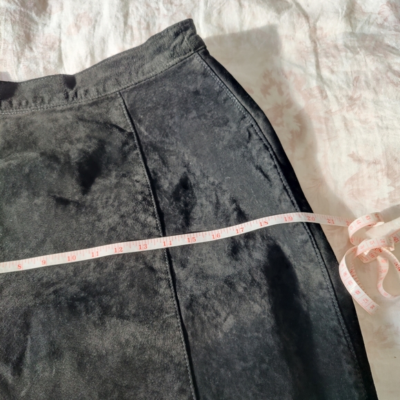 Suede black 🖤 mini skirt • Skotts Suede (washable 🥰) | Size 11 - Picture 4 of 16